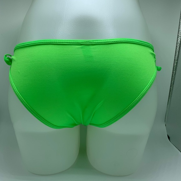 Bikini - Picture 4 of 4